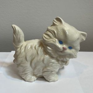 Vintage 1988 White Ceramic Fluffy Persian Cat Figurine Blue Eyes